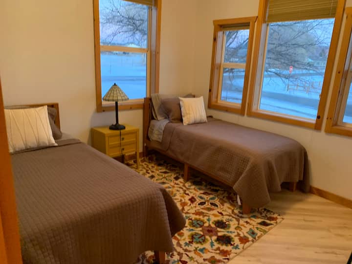 Twin beds in 2nd upstairs bedroom