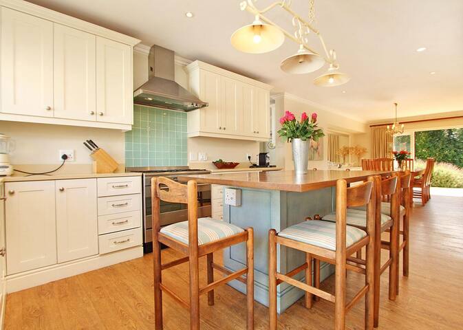 Southern Suburbs near Kirstenbosch gallery image 2