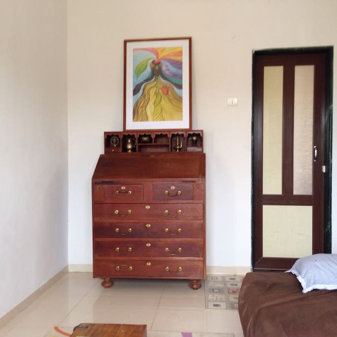 Part of the third bedroom.