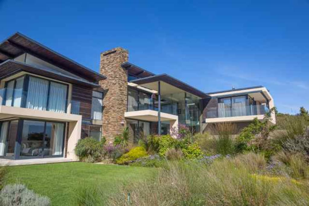 5beds all ensuite and spectacular views of the hills and sea