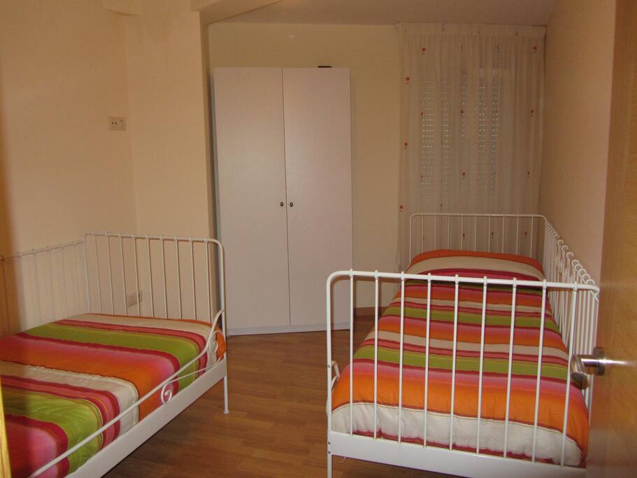 Dormitorio pequeño para niños