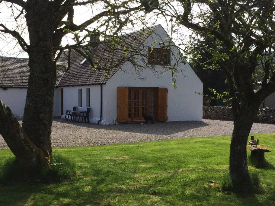 The Apartment (with French doors opening onto the garden)
