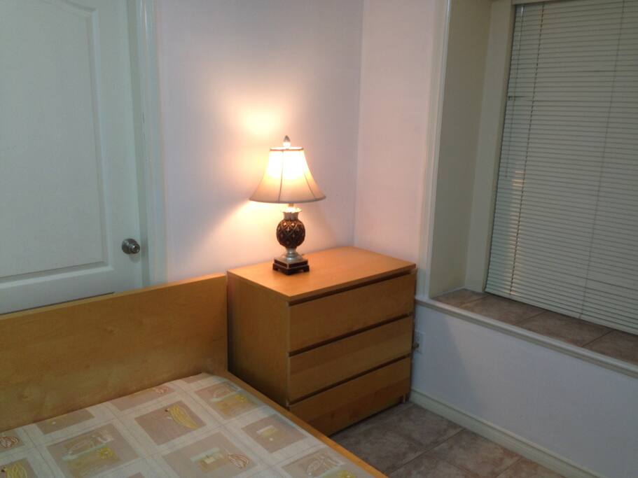 Queen Size Bed & Drawer Chest