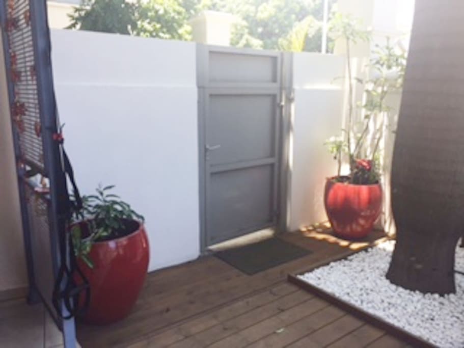 Entrée terrasse devant