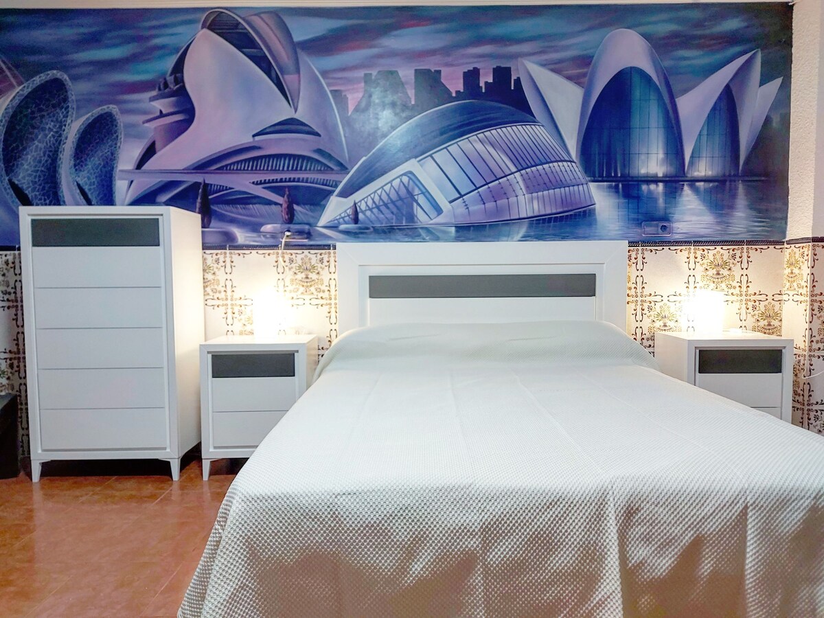 Habitacion ciudad de las artes y las ciencias.( pintada a mano)