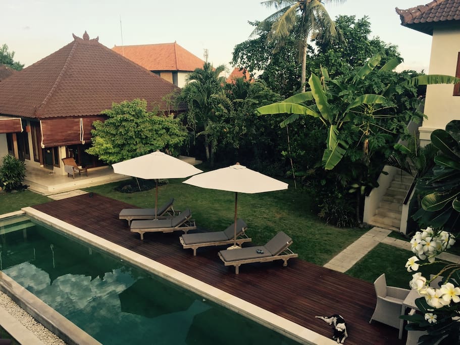 Pavilion style Balinese living.