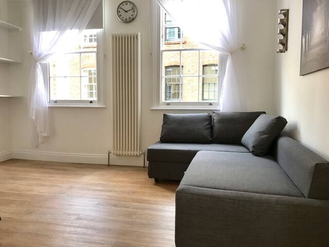 Huge south facing roof terrace. Camden. Brand new. gallery image 2