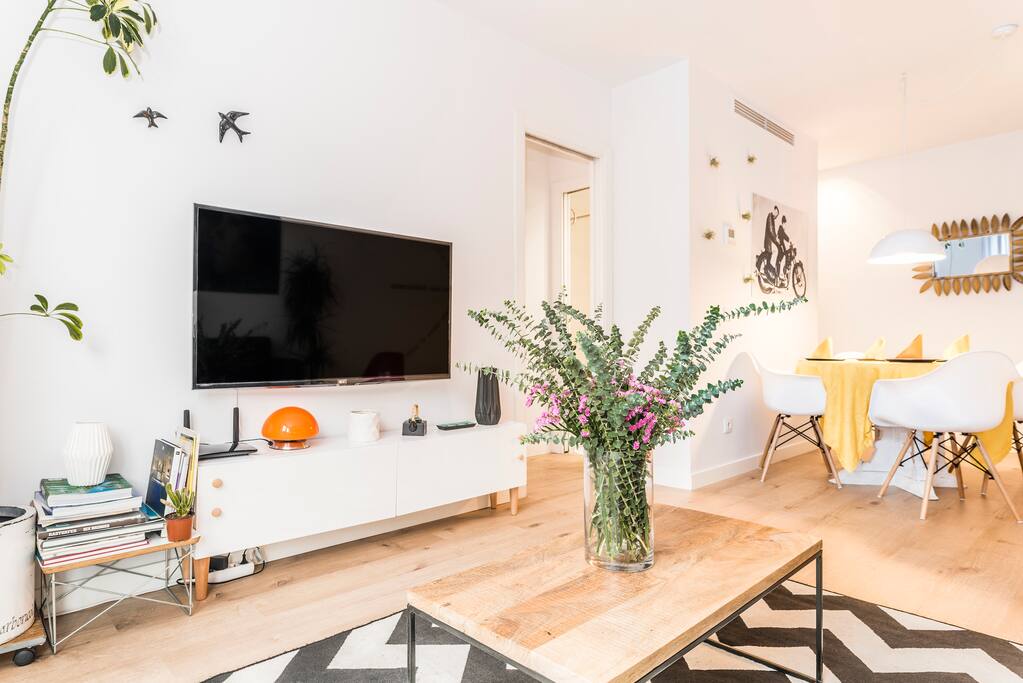 "Jose's apartment is a very clean, very nice place located in one of the safest neighbourhoods in Madrid. The beds are really comfortable. The kitchen is fully equipped and has a clothes washer, helpful for longer stays. The apartment is close to the Palace and easy walks to many other sights. My family and I really enjoyed our stay in Madrid thanks in no small part to Jose and his excellent apartment."Kevin