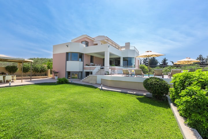 Villa Anastasia, Perfect Layout in Great Location! - Villas for Rent in  Modi, Crete, Greece