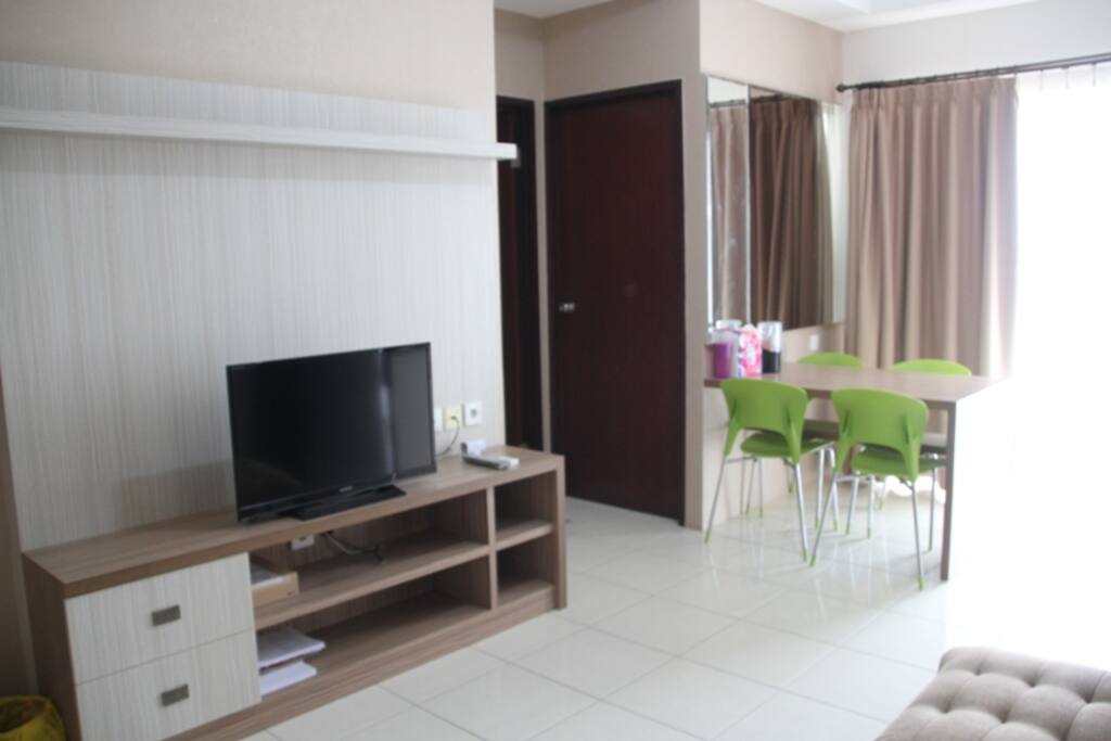 tv set with cable tv
