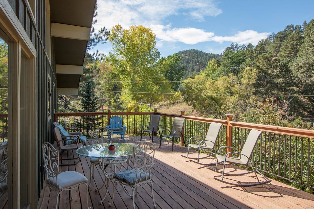 STUNNING MODERN MOUNTAIN CHALET HOTUB & POOL TABLE Chalets for Rent