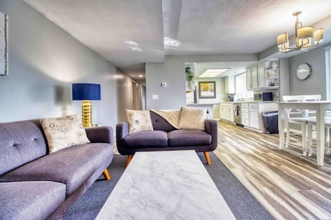 Renovated Basement Apartment with Stunning Views