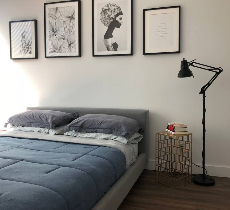 Queen size bed with Luxury Kingsdown mattress