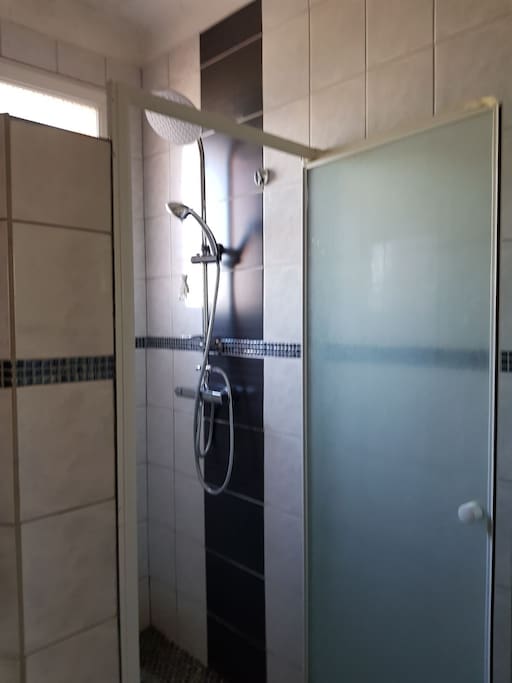 Salle de bain avec douche à l'Italienne