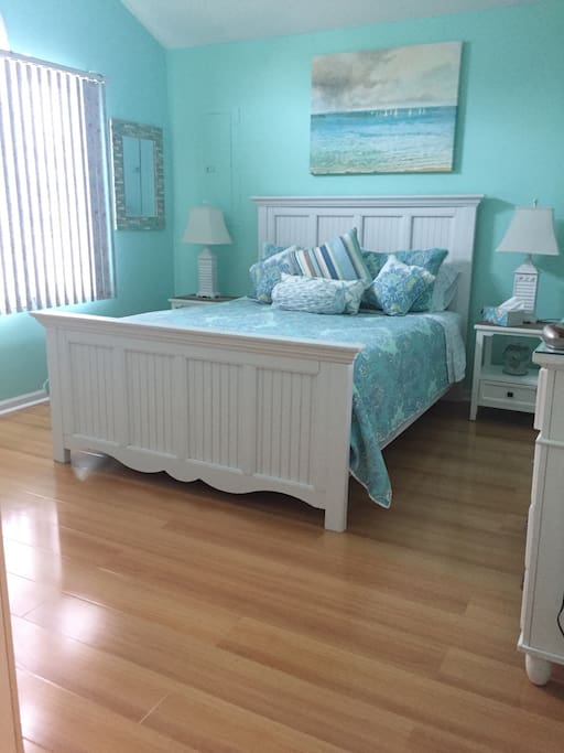 Master bedroom - Queen bed