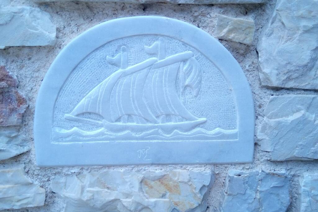 Main entrance's detail