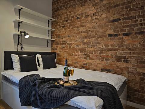Urban Apartments Studio No 2A with Private Parking