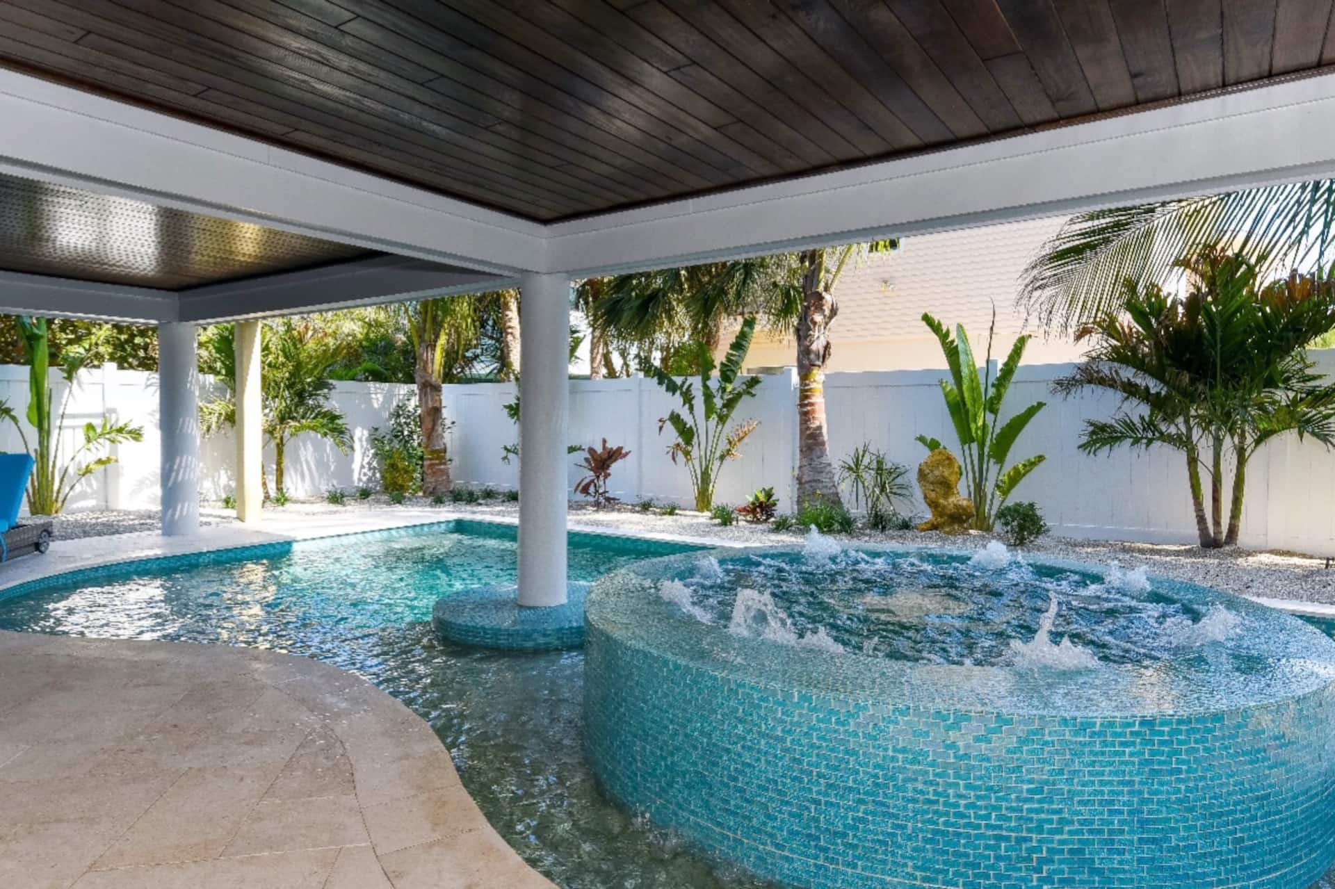 A100 step to the sugar sand gulf front view & pool