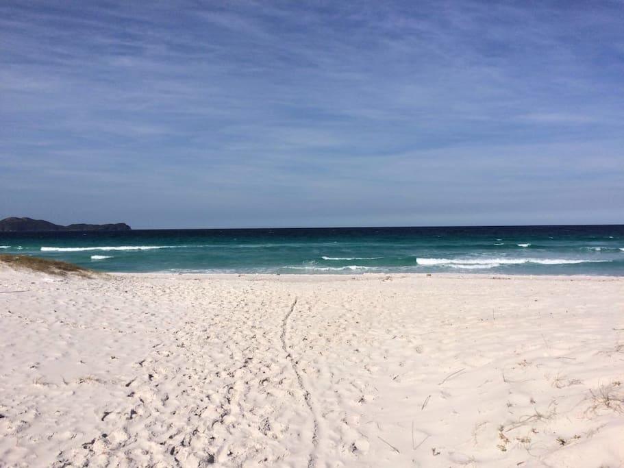 Praia frente ao condomínio