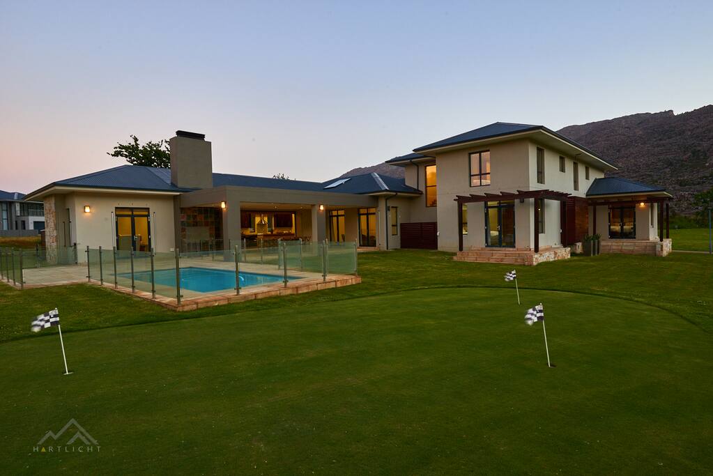 Private putting green