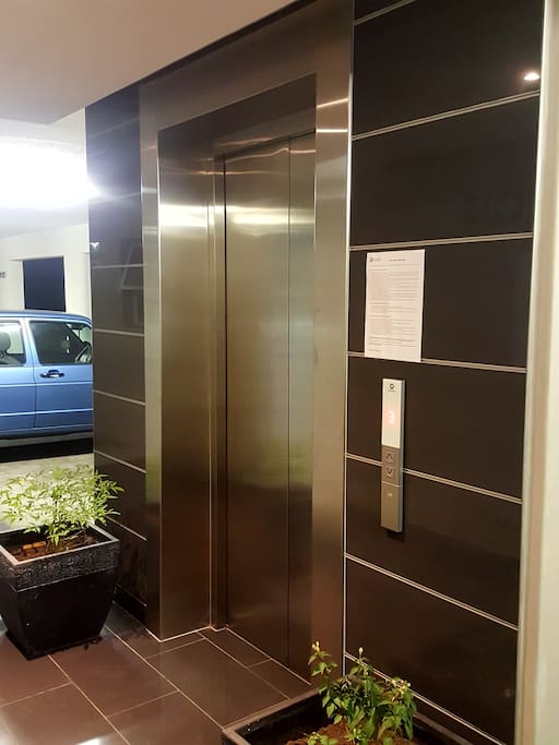 The building is equiped with a lift