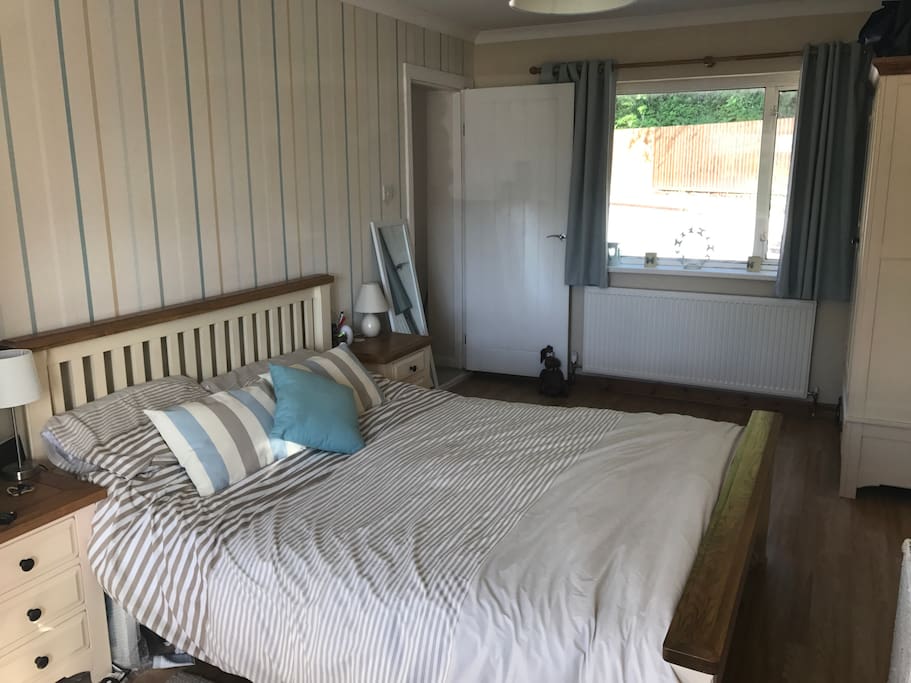 King size bedroom