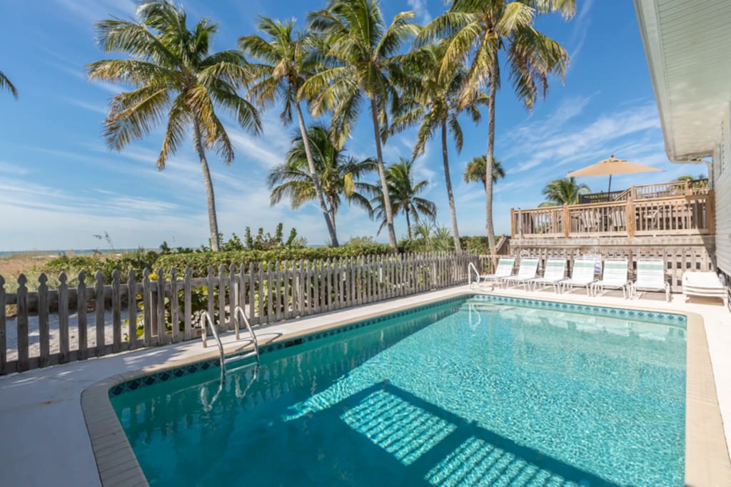 Relaxing pool