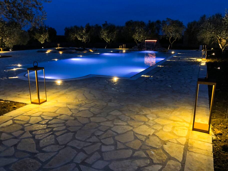 piscina idromassaggio cascata