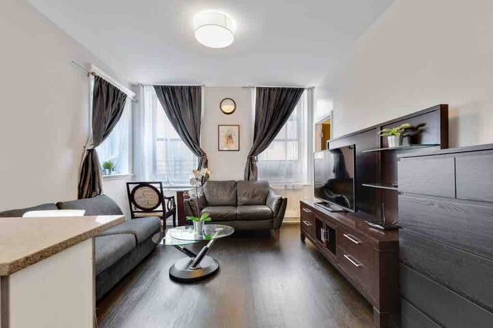 “Central Full-Floor Apartment: Ultimate Manhattan