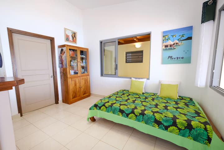 客厅配备额外的床位140x200。