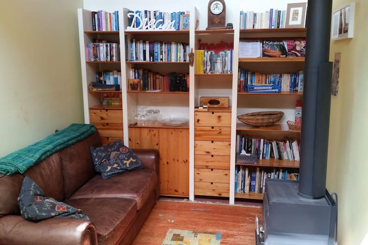 Darwin's Studio: Relax. Perfect Location!