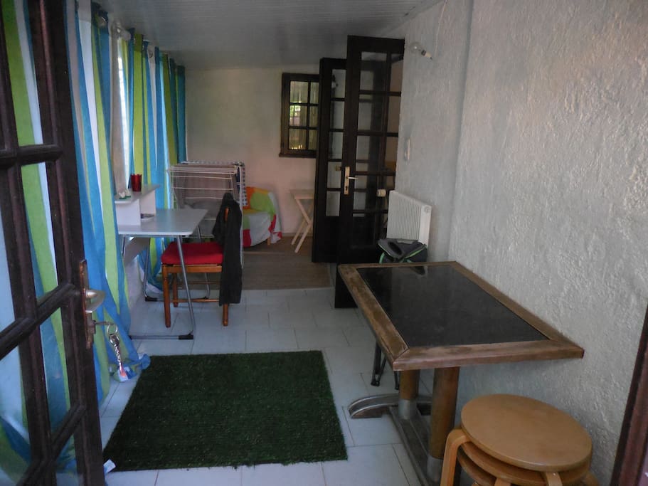 Véranda, depuis nous avons rajouté un lit une place au fond.
