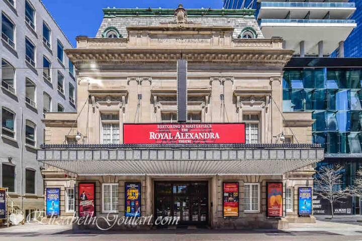 Luxury Penthouse lakeviewPool 2K’terrace fireplace gallery image 5