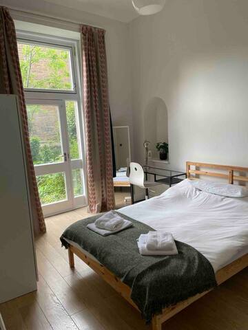 Bright, Spacious, Main Door, 4 Bed in Bruntsfield gallery image 5