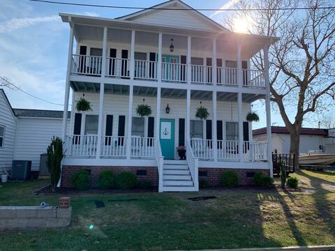 Swansboro-1 block from Downtown and water view.