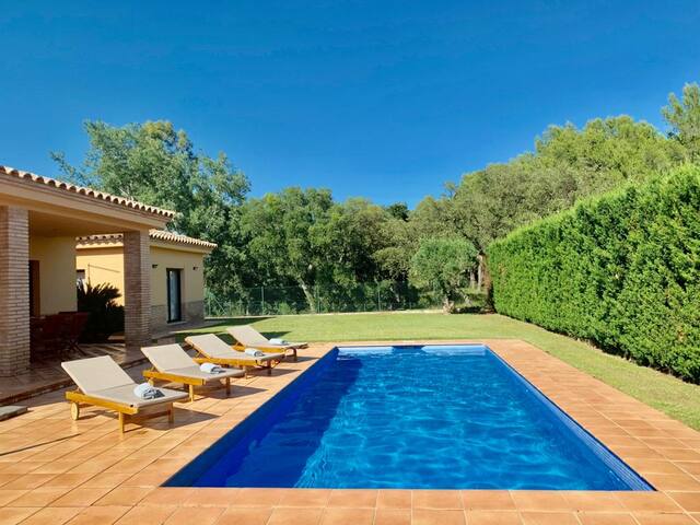 Espectacular Casa con Piscina en Golf Peralada gallery image 2