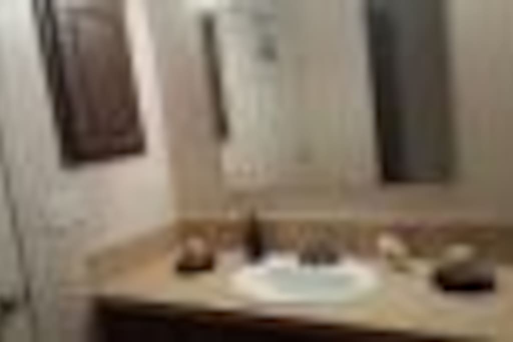 Hall/guest bathroom with tub/shower