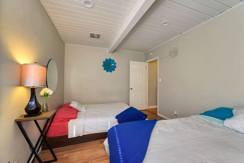 Room #2 Window AC & Mobile Heater 2 Queen Size Beds