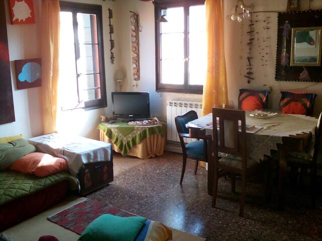 Casa Carmini – typical Venetian apartment gallery image 2