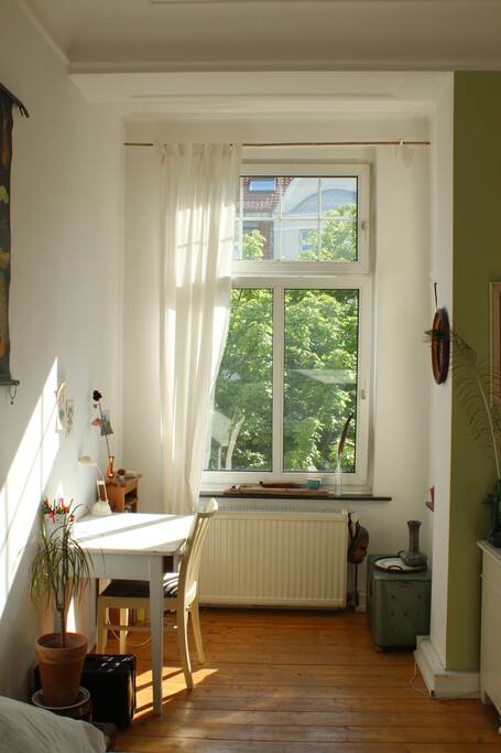 Ercker mit Schreibtisch