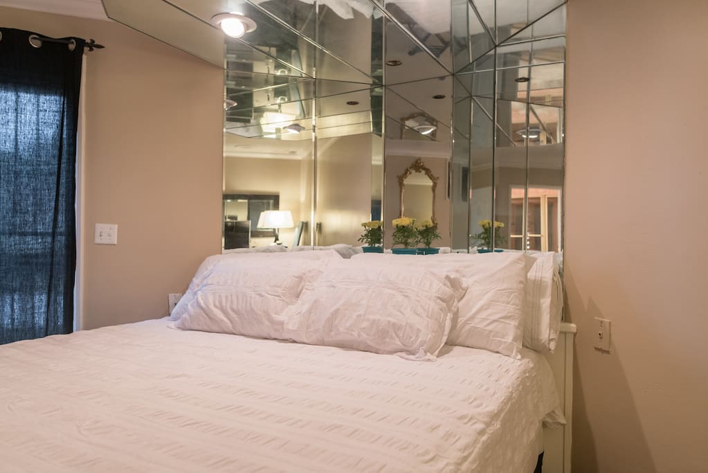 Huuuuuge, king sized, Certified Serta Bed and Mattress!