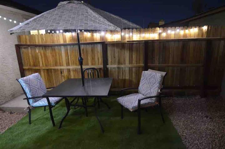 9min To The Airport Washer & Dryer, Kitchen, Outdoor Bbq. Sleeps 4 - Las Vegas, NV