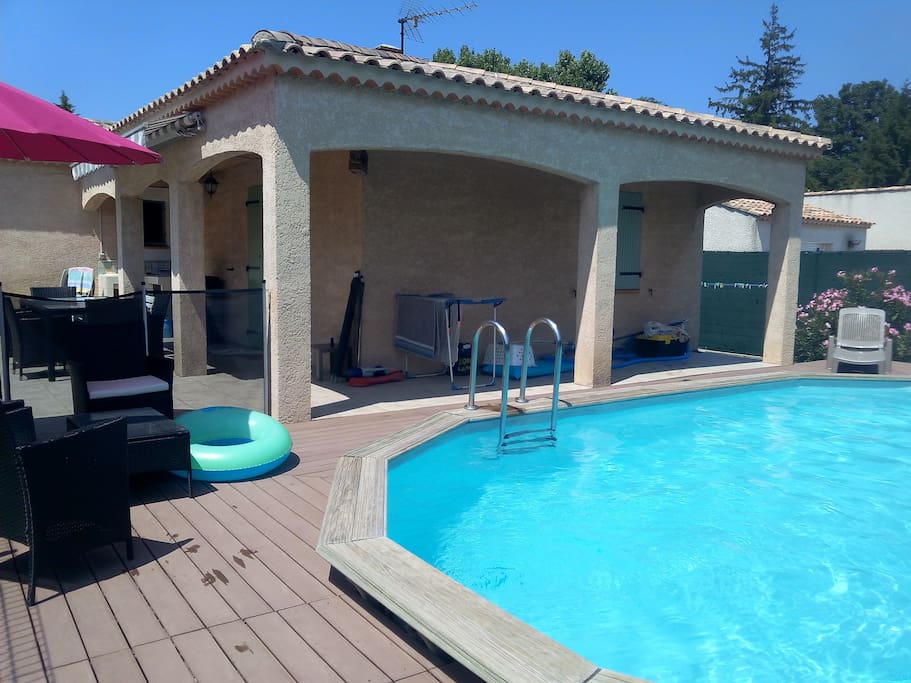 Piscine 8X5m
salon de jardin