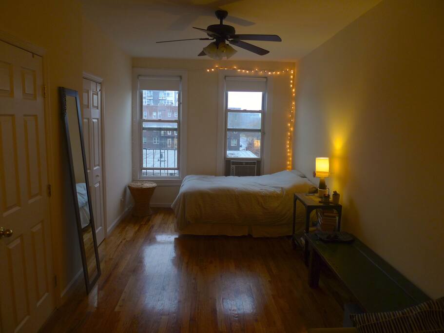 2nd bedroom with Full (Double) bed