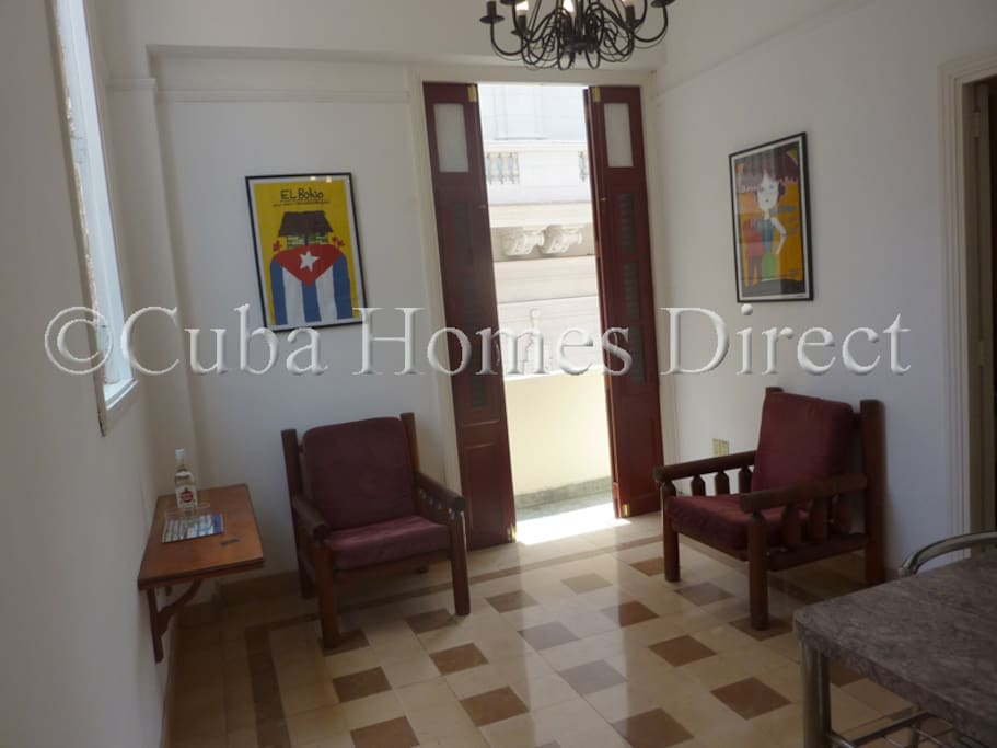 Nice sitting and dining area with great views to the boulevard San Rafael and the grand theater.