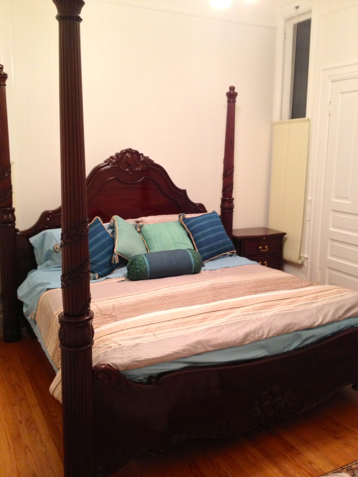 Dormitorio principal (cama tamaño king)