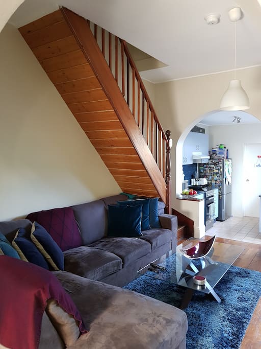 Open home living with a cosy yet spacious lounge. Comes with a very comfortable lounge suite for you to sit down and relax on...