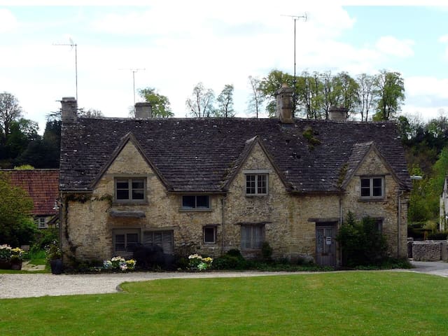 Airbnb Bibury Vacation Rentals Places To Stay England