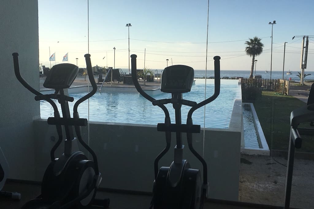 Departamento primera linea (Club Oceano Peñuelas), full equipado, capacidad 6-7 personas, a 300 metros de Casino Enjoy y a metros de los mejores restaurant de la zona (Bakulic , Tololo,etc). Areas comunes y estacionamiento con grandes comodiadades.