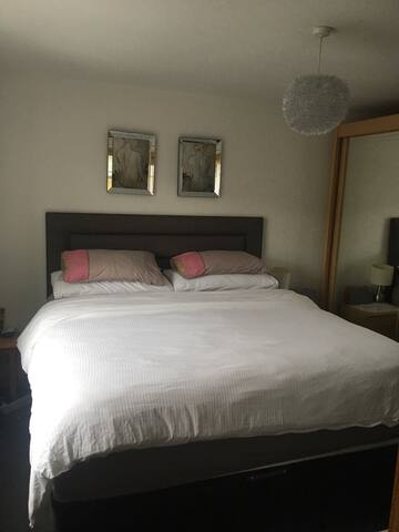 Frans SuperKing room with ensuite